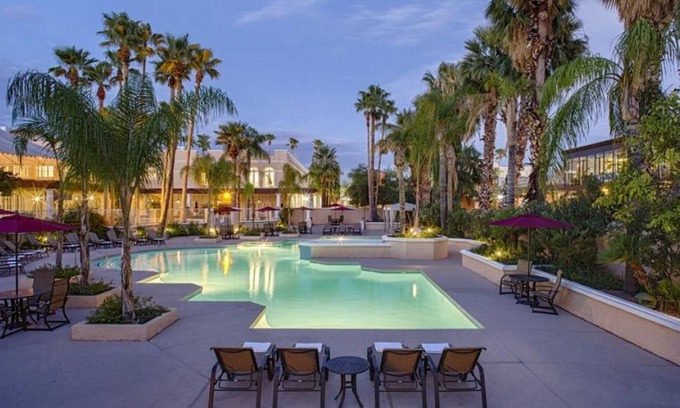 Downtown Complejo | Classic Four Units, Pool, Gym and Restaurants