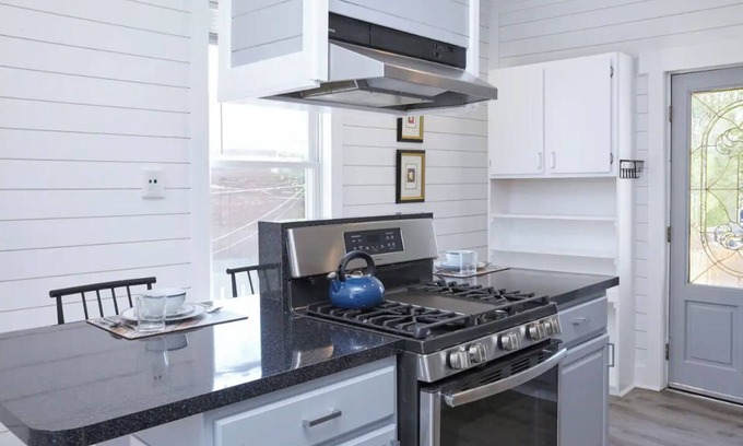 Cherokee Triangle Apartamento | Classic Heart of Highlands! 3BR!