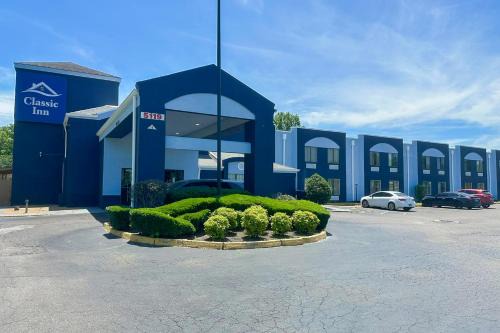 Parkway Village Hotel | Classic Inn By OYO I- 240 Near Memphis Airport