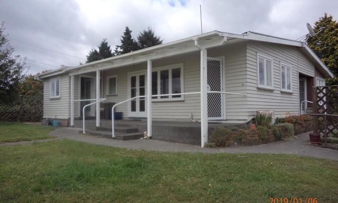 Ngakonui Casa | Classic Kiwi Farmhouse