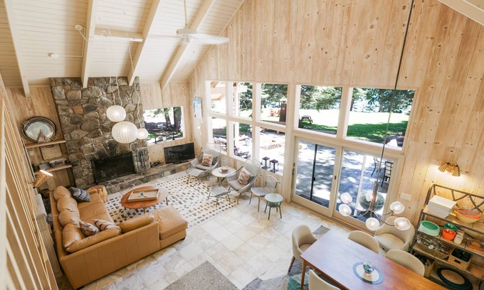 El Dorado County Casa | Classic Lakeside Cabin w/ Private Beach & Dock