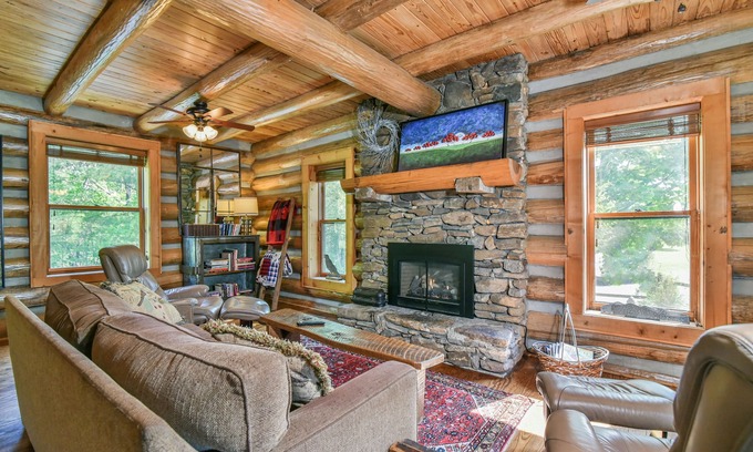 Weaverville Cabina | Classic Log Cabin 15 minutes to downtown Asheville-fire pit, pond, fireplace
