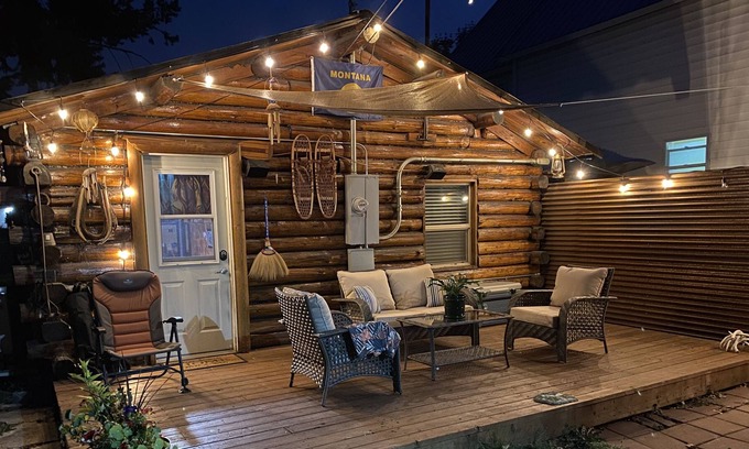Franklin to the Fort Casa | Classic log cabin near Good Food Store