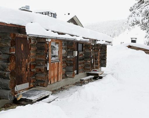Sirkka Apartamento | Classic Log Cabin Ski-in Ski-out