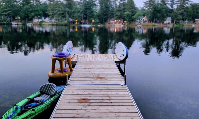 Windham Cabina | Classic Maine Cabin, Private Waterfront Easy Access to Nearby Amenities