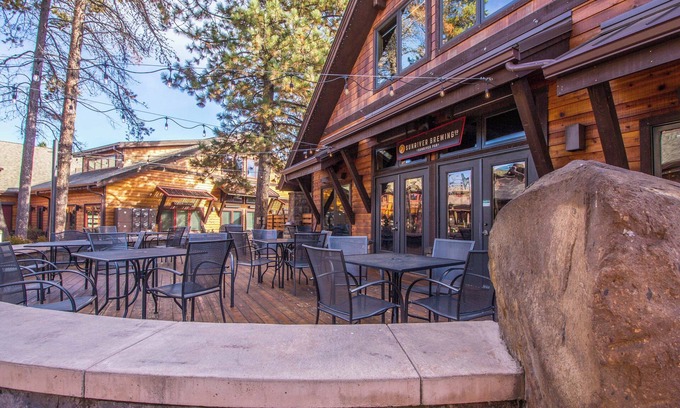 Overlook Park Casa | Classic Pole House Cabin, Free WiFi, Gas BBQ - POLE09
