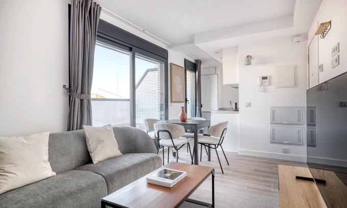 Guindalera Apartamento | Classic Salamanca 2BR Penthouse w/ Terrace, nr M30, by Blueground