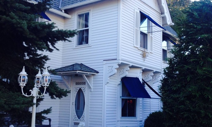 The Heights Casa | Waterview Victorian Summer Cottage en Park -like- Setting, pasos del puerto.
