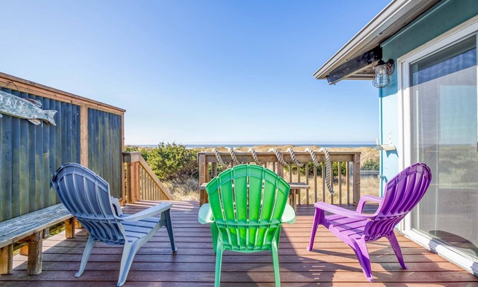 Bayshore Casa | Casa de campo clásica con vista al mar y revestida de madera con fácil acceso a la playa en Waldport