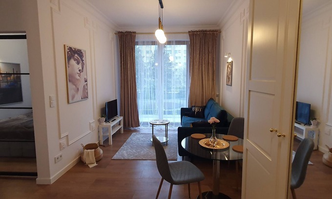 Warsaw Apartamento | Classical Warszaw Apartment inside building with garden on the roof