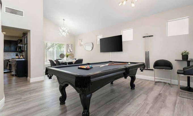 North Las Vegas Casa | ❤️Classy 4BR Home with Pool Table & BBQ in NLV