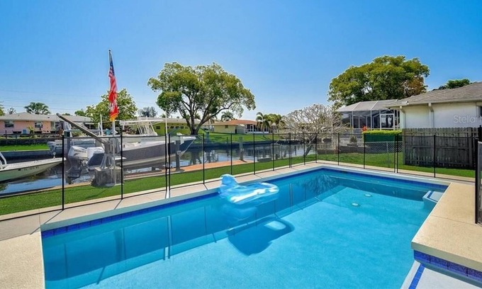 Fullers Earth Casa | Classy Cabana on the water, Private Heated Pool & Boat Lifts
