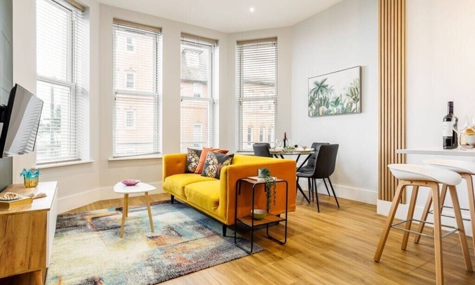 West Cliff Apartamento | Classy, Coastal 1-Bed Apt w/ Free Gym & Wi-Fi