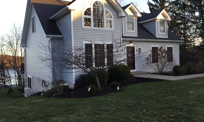 Rhinebeck Casa | Indulge in an Elegant Upstate Getaway