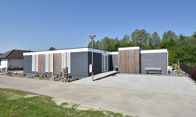 Sint-Annaland Casa | Classy Holiday Home in Sint Annaland Barbecue