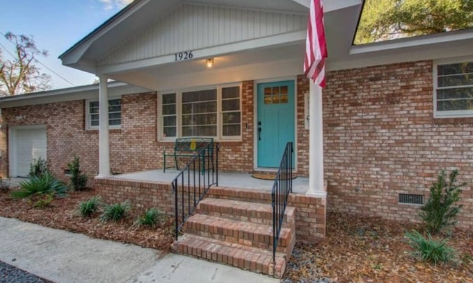 Johns Island Casa | Classy Johns Island Retreat with King Bed + Firepit!