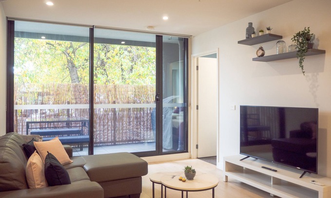 Brighton Casa | Classy & Spacious 2 Bedroom, 2 Bathroom (En Suite)