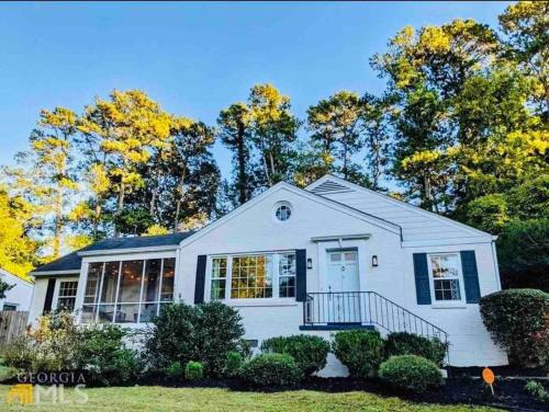 North Decatur Casa | Classy utopian escape near Emory