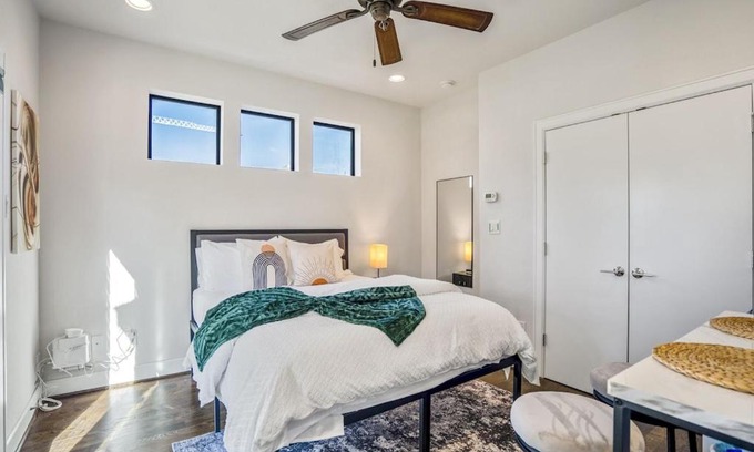 East Downtown Houston Apartamento | Clay Studio in the heart of EADO