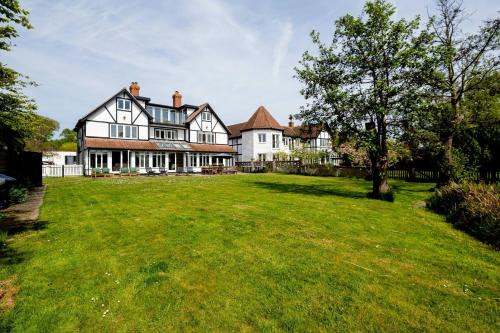 Thorpeness Casa | Claysmead - A large Lakeside House in Thorpeness - Aldeburgh Coastal Cottages
