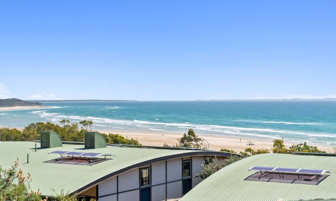 Point Lookout Apartamento | Claytons 10 | 4 bed, 2 bath, Cylinder beachfront