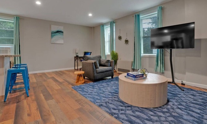 Gorham Apartamento | Clean 1BD | Quiet | Long Term Friendly