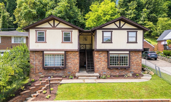 Shoals Apartamento | CLEAN 2-bedroom cozy apartment Huntington. Spacious and accomodating!