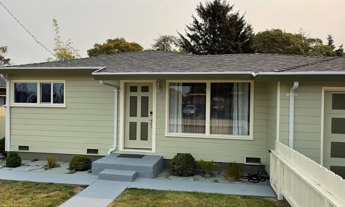 Myrtletown Casa | Clean and Bright Cottage, 3 bedroom with Laundry
