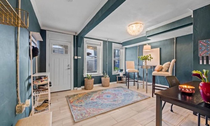 East Allegheny Casa | Clean and Central: Downtown Pittsburgh House with Parking