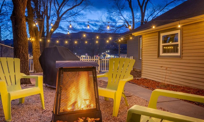 West Colorado Springs Casa | Clean and comfortable with astounding views of Pikes Peak.