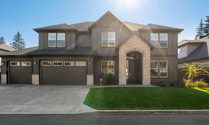 Lake Shore Casa | Clean and Comfortable Family Stay Close to Everything!