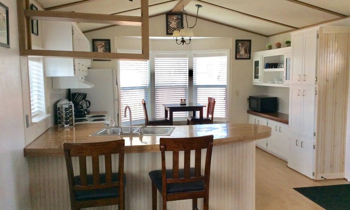 Stanley Casa | Clean and Cozy Home Away from Home!