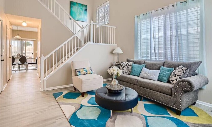 Aurora Casa | Increíble subdivisión Summerhill de 2 pisos