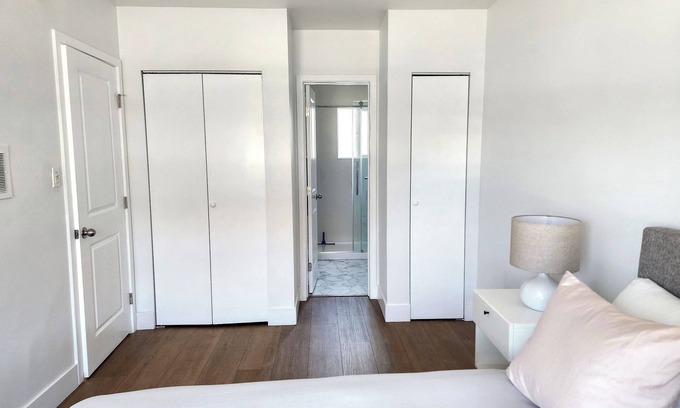 Palms Casa | Clean and Modern 1-bedroom house in the heart of Los Angeles with AC