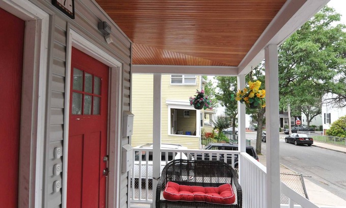 Somerville Apartamento | Apt cerca de Boston / Cambridge, Harvard, MIT con estacionamiento - ¡Excelentes comentarios!