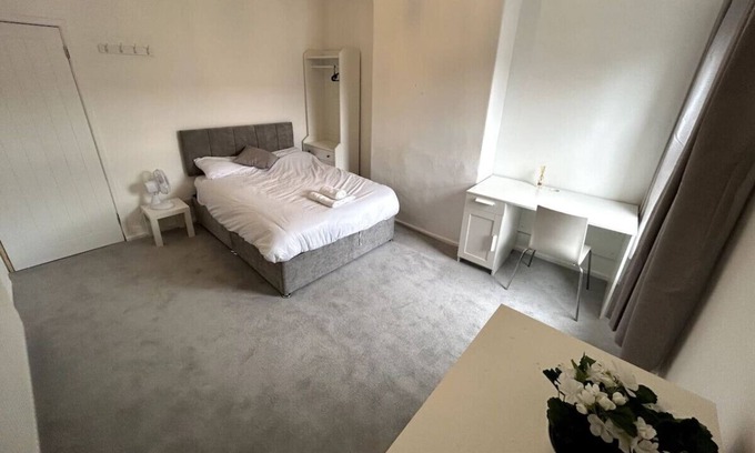 Stoke-on-Trent Casa | Clean Budget Accommodation