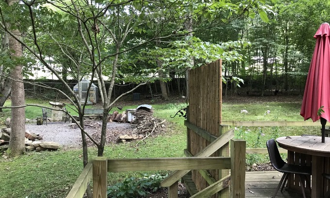 Barnardsville Casa | Clean cabin on beautiful property.