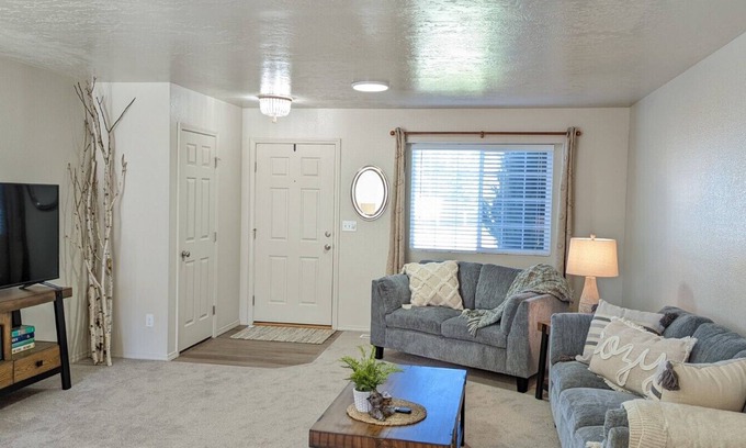 Caldwell Casa | Clean, Classy home in quiet neighborhood