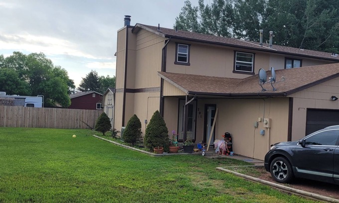 Douglas Casa | Clean & Comfortable 2 bedroom townhome with full amenities in Douglas, WY