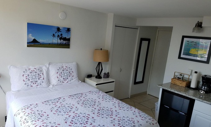 McCully - Moiliili Hotel | Limpio, cómodo y acogedor condominio Waikiki para dos!