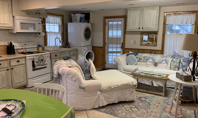 Sea Isle City Cabaña | Clean, Comfortable Cottage by the Sea