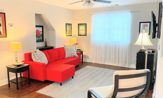 Concord Apartamento | Limpio, conveniente, privado, cerca de muchas atracciones del área: carreras, compras