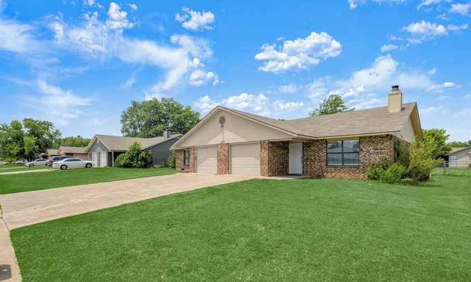 Springdale Casa | Clean, Cozy 2BR, Patio, Near Razorback Stadium