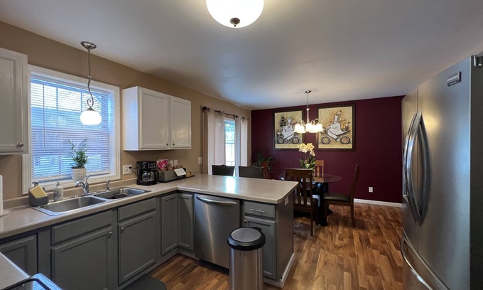 Wausau Casa | "Clean & Cozy Home"- 7 min from Granite Peak Ski Area, Rib Mountain!