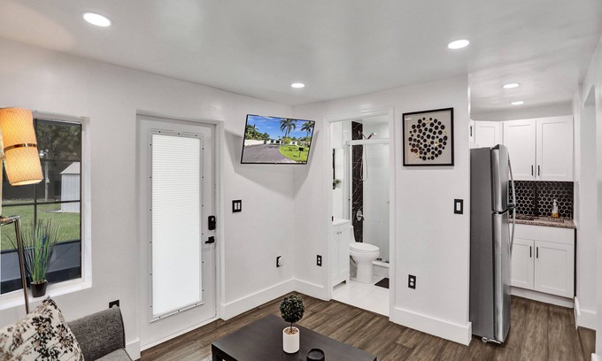 Golden Glades Apartamento | Clean & Cozy Miami 2BR APT