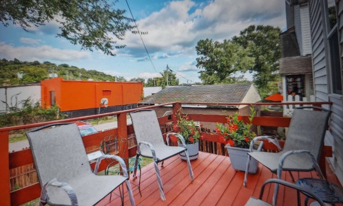 Cincinnati Casa | Clean Cozy Private Vacation Home w Grill Yard Free Parking OTR is 5 mi sleeps 6