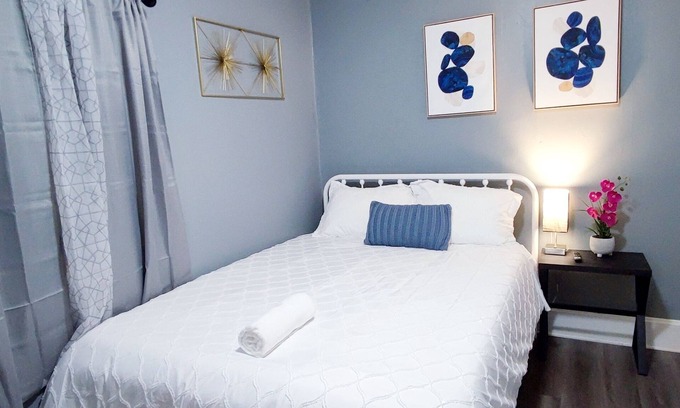 Near Eastside Casa | Clean/Cozy Studio 2-Near DT Indianapolis/Queen Bed