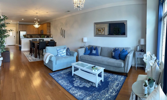 Mount Mourne Condominio | CLEAN!!! Downtown Davidson Condo - Style, Comfort, and Location you can't beat!