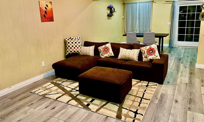 West Hills Casa | Clean house, close to Universal, CSUN and Beaches, free Netflix and prime video