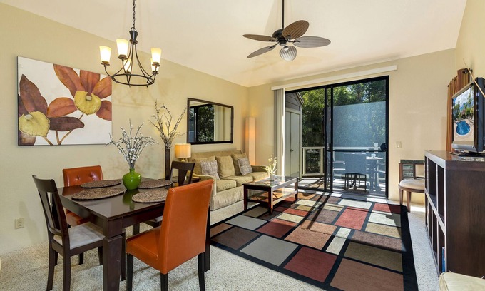 Wailea Villa | HERMOSA REMODELADA GEM! ¡Ultimo piso! ¡Vista al océano!